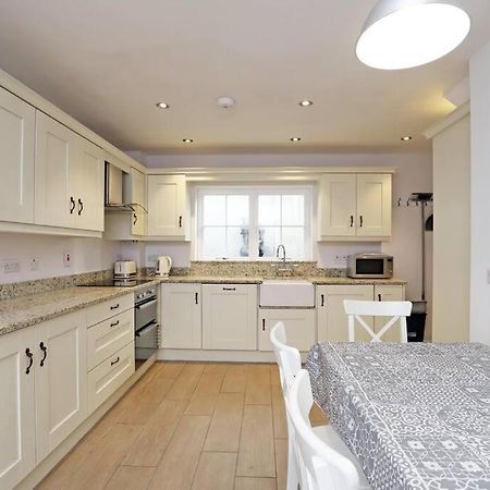 Royal Hillsborough Village Luxury Townhouse Eksteriør billede