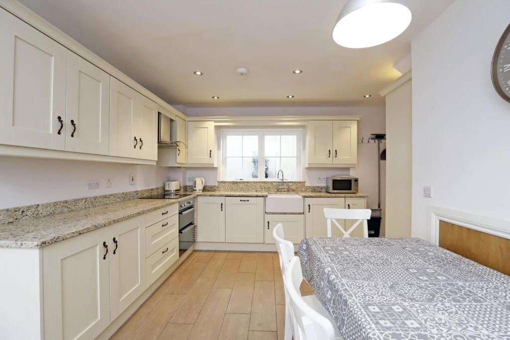 Royal Hillsborough Village Luxury Townhouse Eksteriør billede