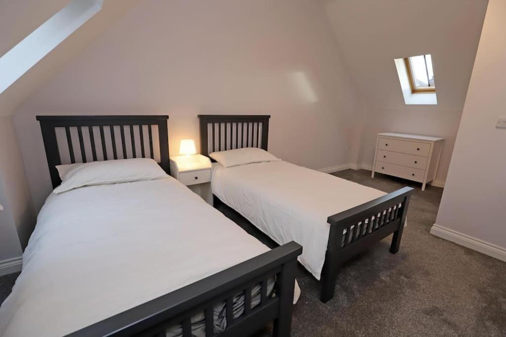 Royal Hillsborough Village Luxury Townhouse Eksteriør billede