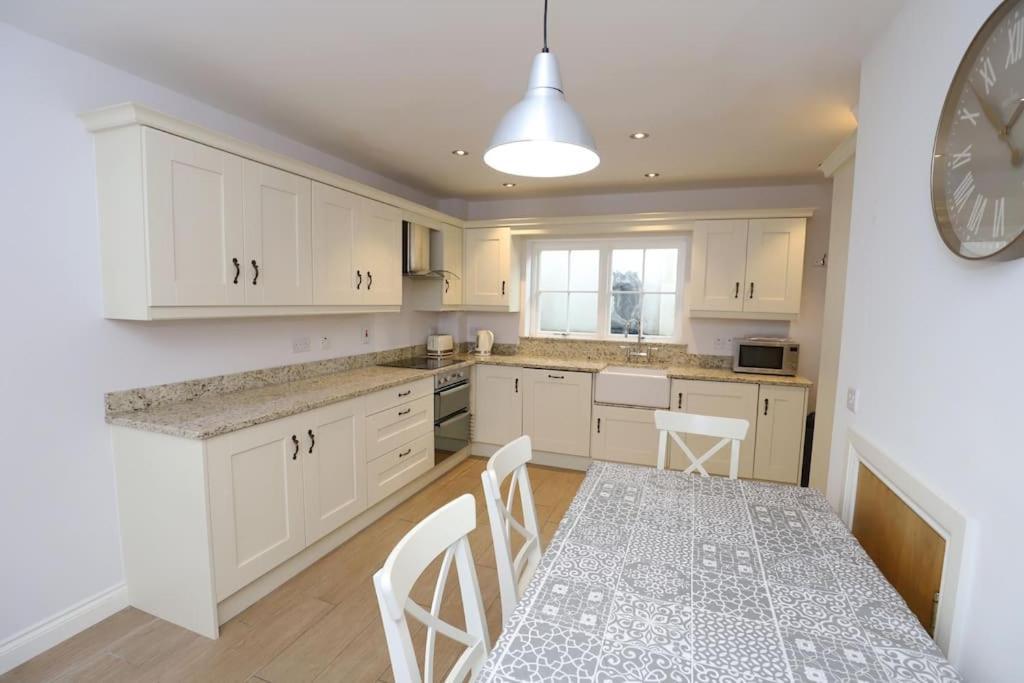 Royal Hillsborough Village Luxury Townhouse Eksteriør billede