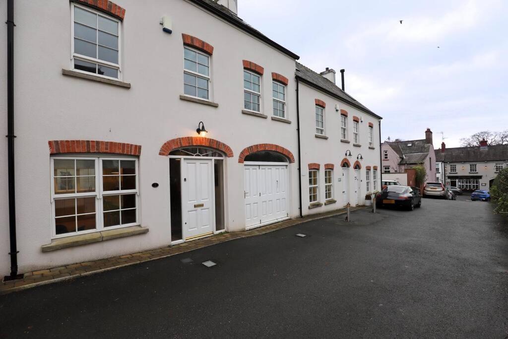 Royal Hillsborough Village Luxury Townhouse Eksteriør billede