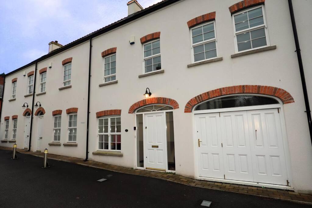 Royal Hillsborough Village Luxury Townhouse Eksteriør billede
