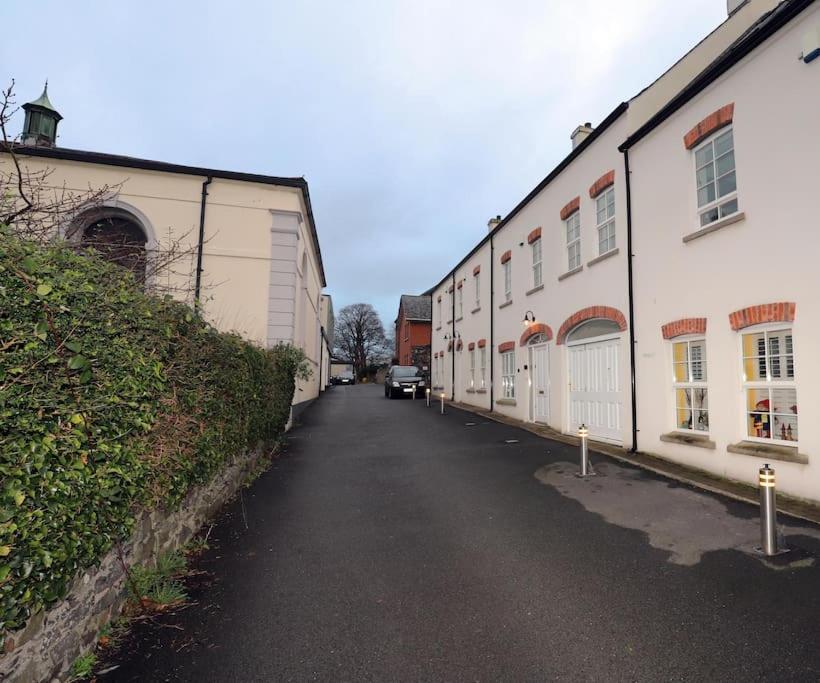 Royal Hillsborough Village Luxury Townhouse Eksteriør billede