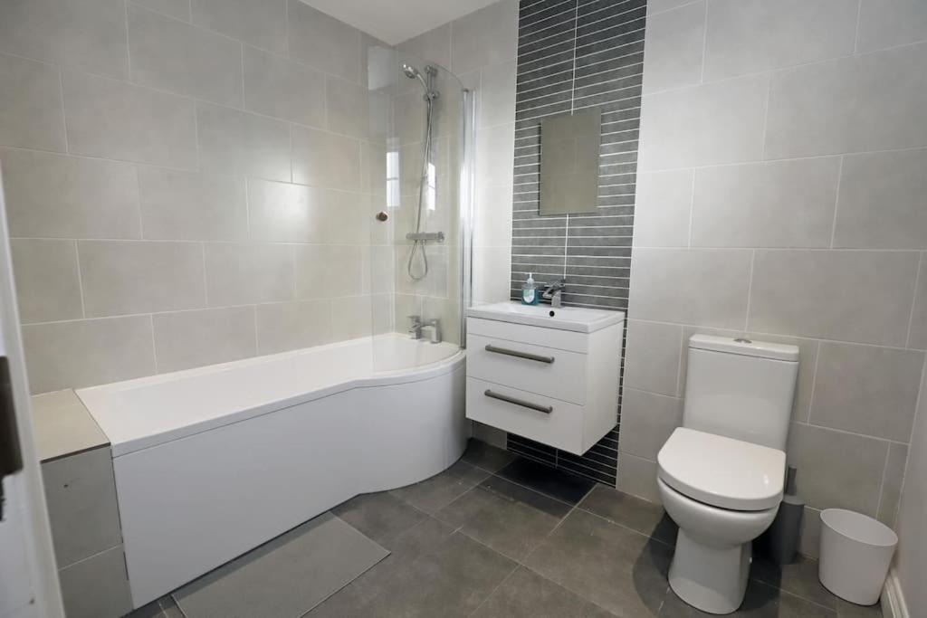Royal Hillsborough Village Luxury Townhouse Eksteriør billede