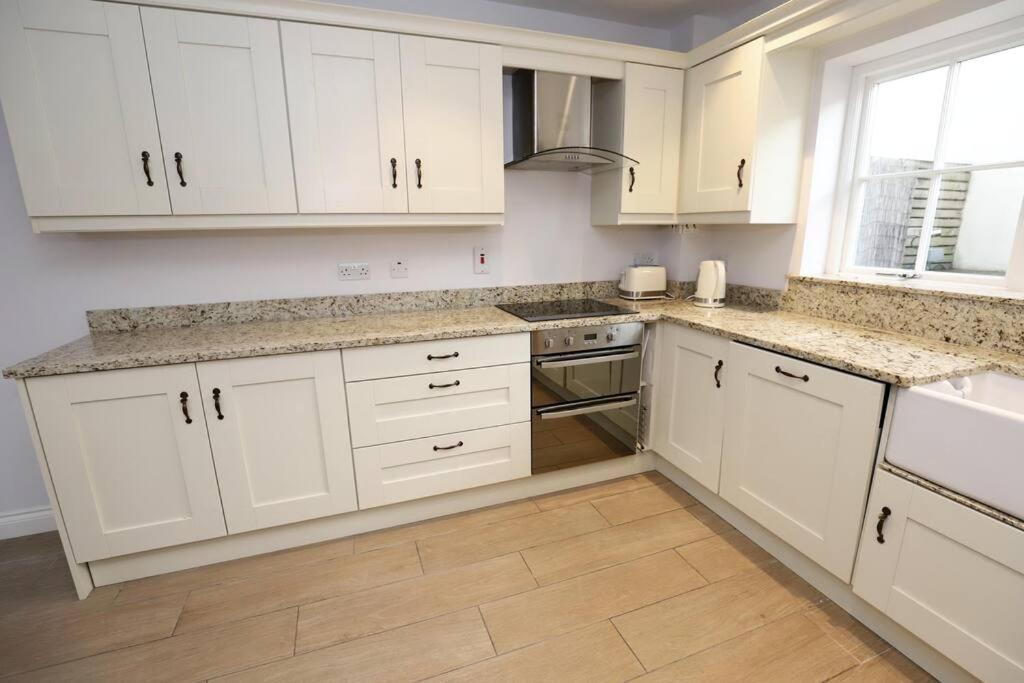 Royal Hillsborough Village Luxury Townhouse Eksteriør billede